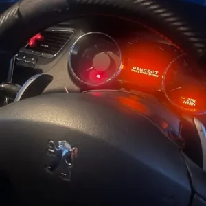 Peugeot 5008 2012 1.6 diesel 5-door MPV - Image 2