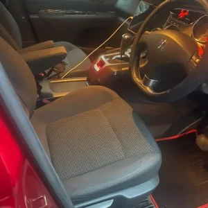 Peugeot 5008 2012 1.6 diesel 5-door MPV - Image 3