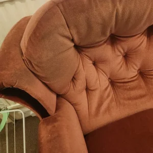 Vintage red couch - Image 4