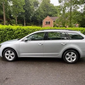 2019 Skoda Octavia 1.0 TSI SE Technology Euro 6 5dr Estate Petrol Manual - Image 4
