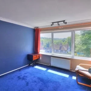 2 bedroom terraced house with garden and garage - Image 3