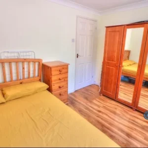 2 bedroom terraced house with garden and garage - Image 6