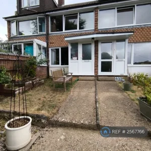 2 bedroom terraced house with garden and garage