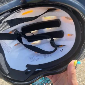 Kids bike with helmet - Image 8