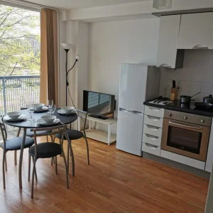 Double Bedroom with Balcony in Apartment Near University - Image 4