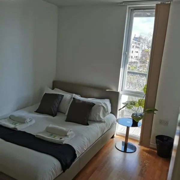 Double Bedroom with Balcony in Apartment Near University