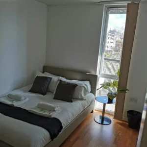 Double Bedroom with Balcony in Apartment Near University