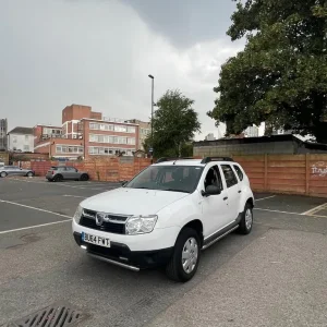 Dacia Duster 2015 1.6 petrol manual 5-door - Image 2