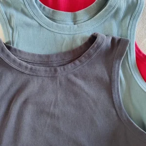 BUNDLE OF X3 VESTS SIZE 14 - Image 2