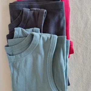 BUNDLE OF X3 VESTS SIZE 14 - Image 3