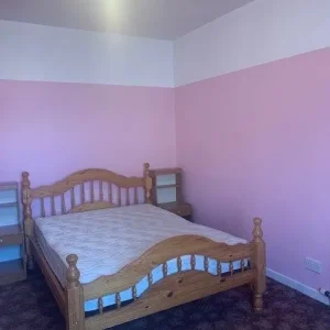 3 Bed Terraced House - Image 2