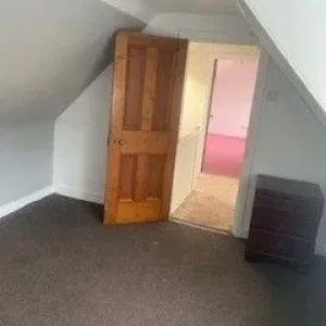 3 Bed Terraced House - Image 3
