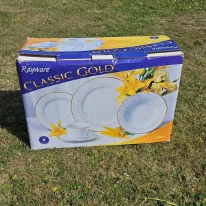 Original boxed vintage Rayware Classic Gold 20 piece dinner set