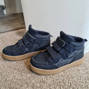 Kids boys uk infant size 13 to 1 football boots trainers sliders used - Image 3