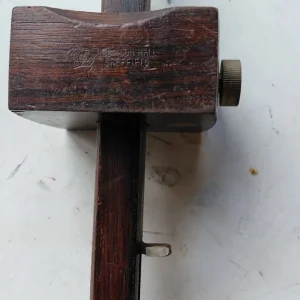 Adjustable twin point gauge