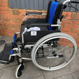 Self-propel wheelchair, nearly new - Image 4