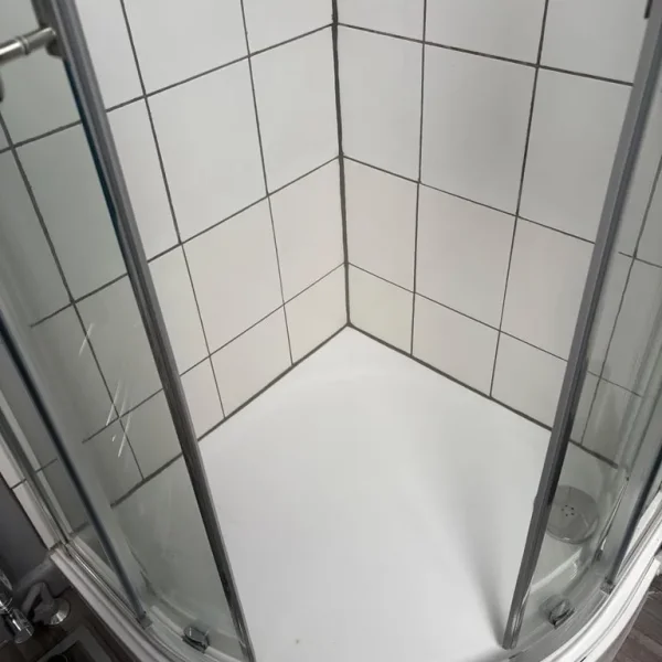 Corner shower cubicle