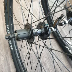 27.5 wheel mountain bike with disc brakes and Carrera wheels - Image 3