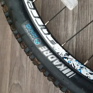 27.5 wheel mountain bike with disc brakes and Carrera wheels - Image 5