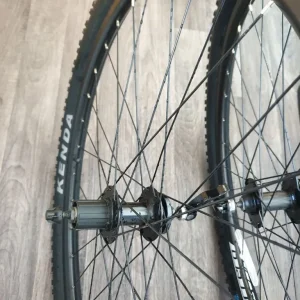 27.5 wheel mountain bike with disc brakes and Carrera wheels - Image 8