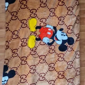 Extra large Mickey mouse blanket - Image 3