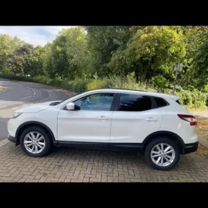 2014 Nissan Qashqai Manual 5-door Hatchback - Image 2