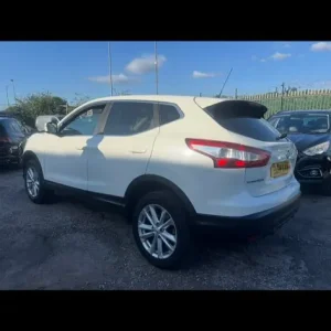 2014 Nissan Qashqai Manual 5-door Hatchback - Image 3