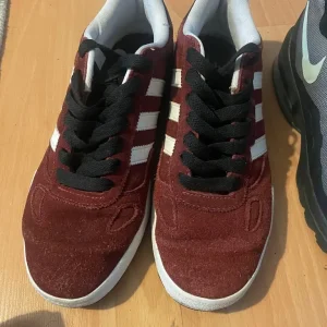 Men’s trainers and pumps - Image 4