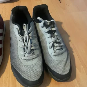 Men’s trainers and pumps - Image 5