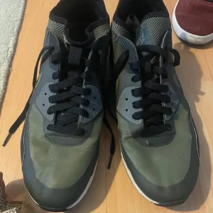 Men’s trainers and pumps - Image 6