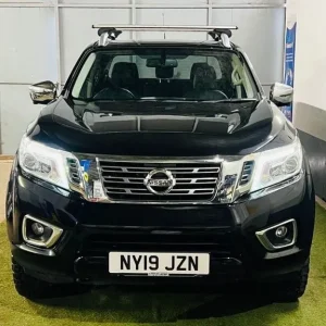Nissan Navara 2.3 dCi Tekna Double Cab 4x4 Diesel Auto - Image 2