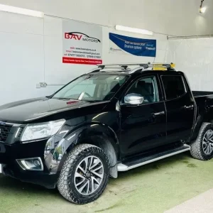Nissan Navara 2.3 dCi Tekna Double Cab 4x4 Diesel Auto - Image 3