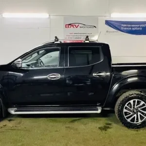 Nissan Navara 2.3 dCi Tekna Double Cab 4x4 Diesel Auto - Image 4