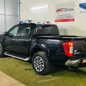 Nissan Navara 2.3 dCi Tekna Double Cab 4x4 Diesel Auto - Image 5