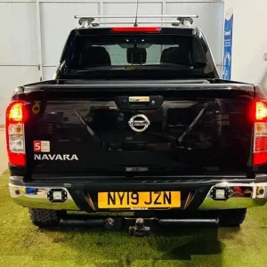 Nissan Navara 2.3 dCi Tekna Double Cab 4x4 Diesel Auto - Image 6