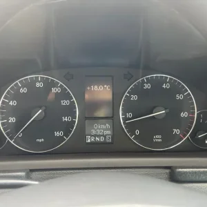 Mercedes-Benz C-Class Saloon 2005 1796cc 4-door - Image 6