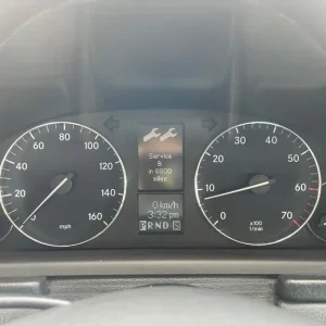 Mercedes-Benz C-Class Saloon 2005 1796cc 4-door - Image 7