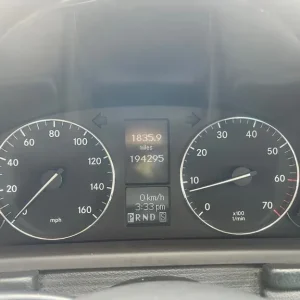 Mercedes-Benz C-Class Saloon 2005 1796cc 4-door - Image 8