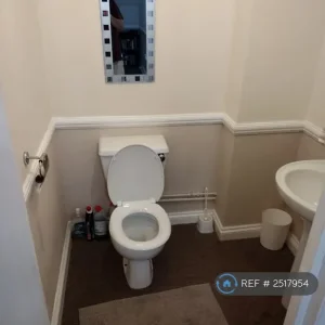 2 bedroom flat in Post Office Road, Rosyth, Fife (2 bed) - Image 2