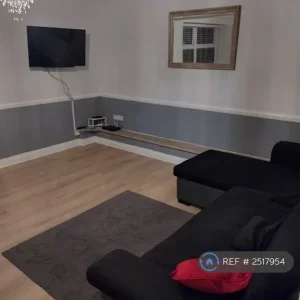 2 bedroom flat in Post Office Road, Rosyth, Fife (2 bed)
