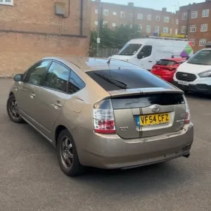 2004 Toyota Prius Hybrid Hatchback - Image 3
