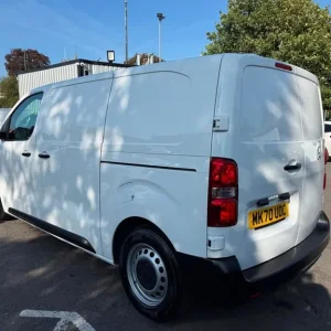 2020 Peugeot Expert 1.5 BlueHDi Panel Van - Image 5