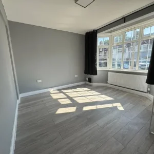 4 Bed House with Studio Flat - Image 4