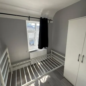 4 Bed House with Studio Flat - Image 5