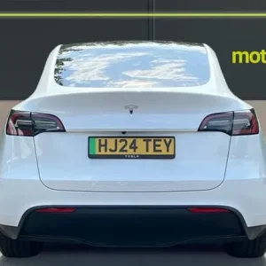 2024 Tesla Model Y Long Range AWD 5dr Auto with Panoramic Sunroof and Heated Seats - Image 4