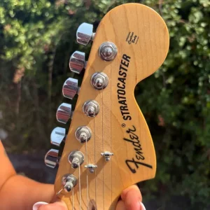Fender Stratocaster - Image 3