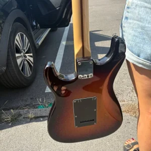 Fender Stratocaster - Image 4