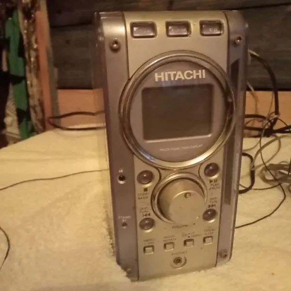 Radio/CD player only speakers not included