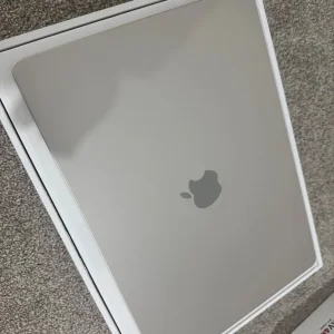 Apple MacBook Air M3 15-inch 512GB 16GB RAM - Image 3