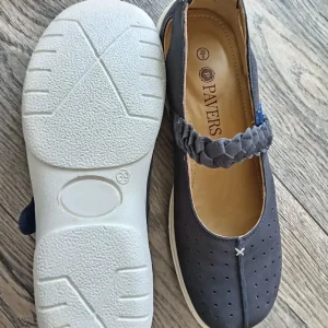 Ladies Pavers shoes size 6 - Image 2